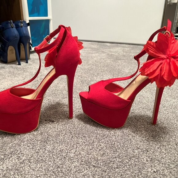 Red platform Heels - Picture 2 of 7